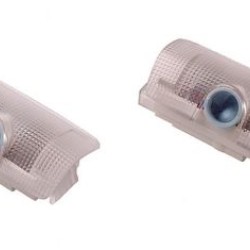 Προτζέκτορες πόρτας στη θέση της πλαφονιέρας με λογότυπο Toyota