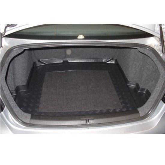 Πατάκι πορτ-μπαγκάζ για Volkswagen Caddy Life Mt / Caddy Comfortline Mt Trendline MCombi 2004-2010 / 2010 - 5 seats boot walls insulated with bars behind 2 row separating luggage compartment - 1τμχ.