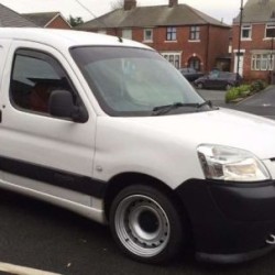 Ανεμοθραύστες για Citroen Berlingo / Peugeot Partner (2002-2008) - 2 τμχ. εμπρός Ανεμοθραύστες για Citroen Berlingo / Peugeot Partner (2002-2008) - 2 τμχ. εμπρός