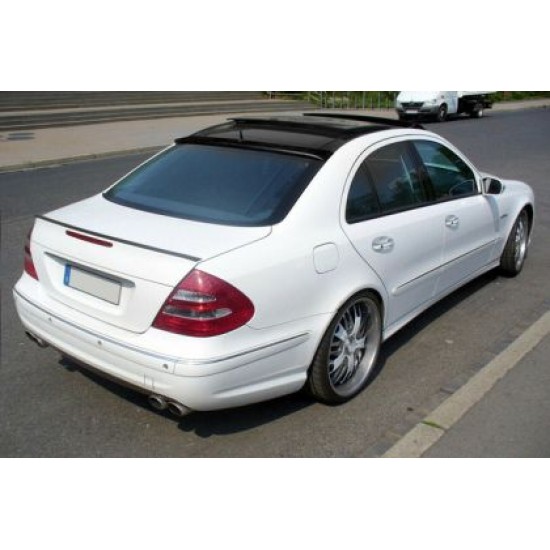 Αεροτομή πορτ μπαγκάζ για Mercedes W211 E-Class (2003-2007) - μαύρη γυαλιστερή