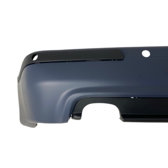 Πίσω προφυλακτήρας για BMW E39 sedan με μονό diffuser - M5 design με ανοίγματα για parktronic