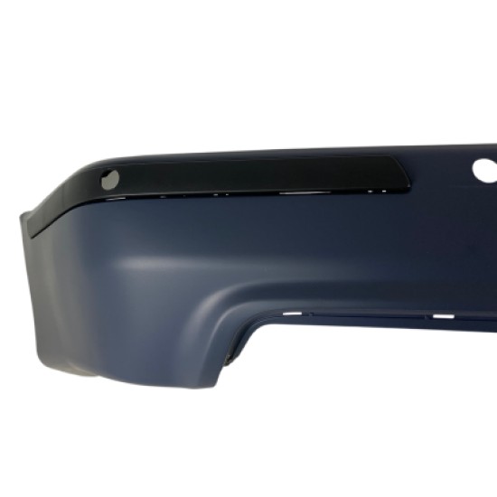 Πίσω προφυλακτήρας για BMW E39 sedan με μονό diffuser - M5 design με ανοίγματα για parktronic