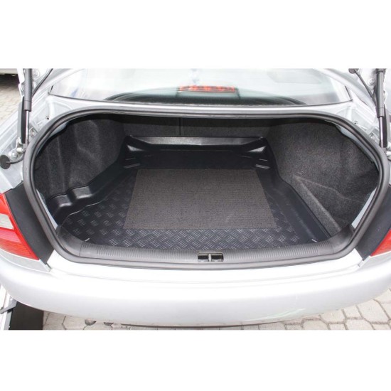 Πατάκι για πορτ - μπαγκάζ για Audi A4 B5 (1995-2001) Sedan with reclinig back seat (back seat mong) without CD changer / Navigation on the left - 1τμχ.