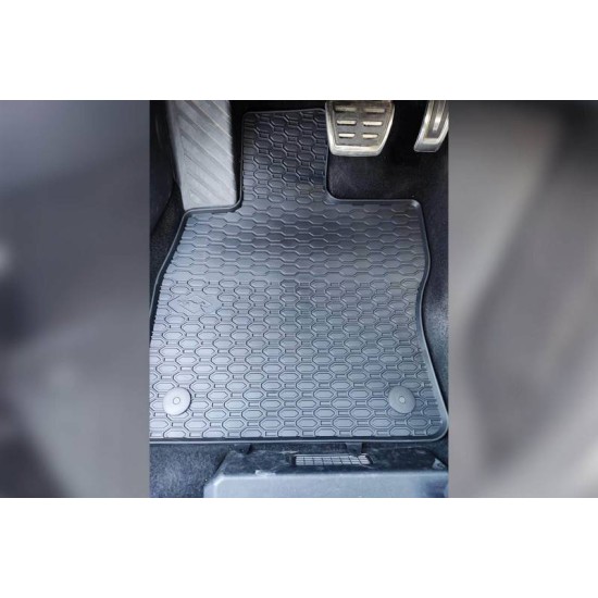 Λαστιχένια Πατάκια Geyer & Hosaja Για Audi A3 8V 2012-2020, Skoda Octavia III 2013-2019, Octavia IV 2020+, VW Passat B8 2014+, Golf Sportvan 2013-2020, Cupra Formentor 2020+ 4 Τεμάχια 815/4C