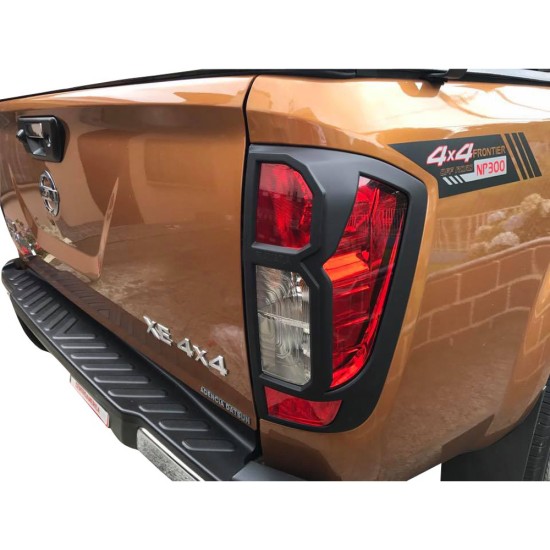 ΟΠΙΣΘΙΕΣ ΓΡΙΛΙΕΣ ΦΑΝΑΡΙΩΝ ΣΕ ΜΑΤ ΜΑΥΡΟ GR104 BL NISSAN NAVARA D23 NP300 2016+